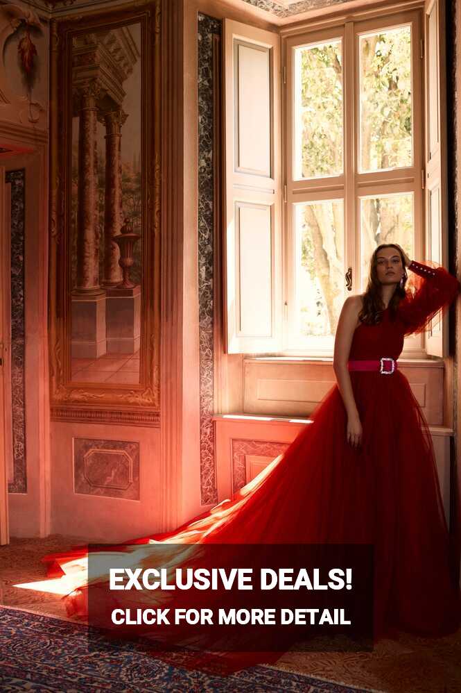 10 Dramatic Red Wedding Dresses - How to Wear Red at Your Wedding