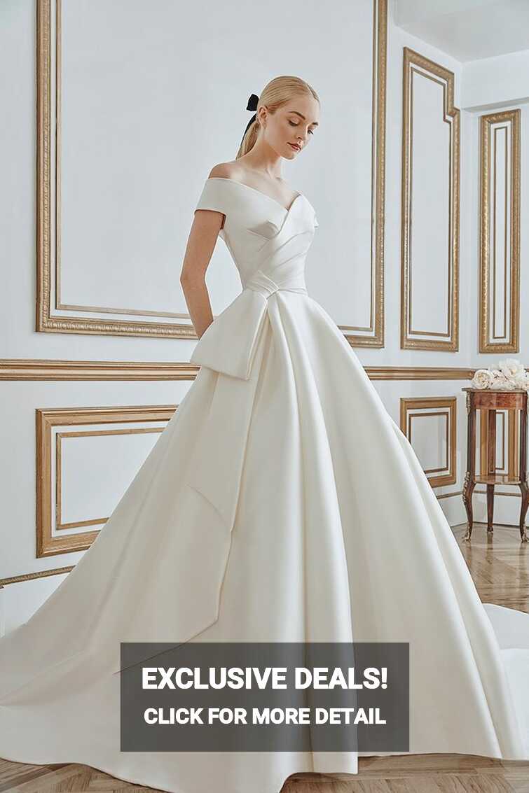 14 Simple Minimalist Wedding Dresses That Prove Less Is More