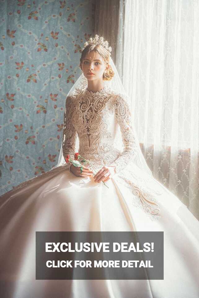 15 Statement-Making White Winter Wedding Dresses With Sleeves ...