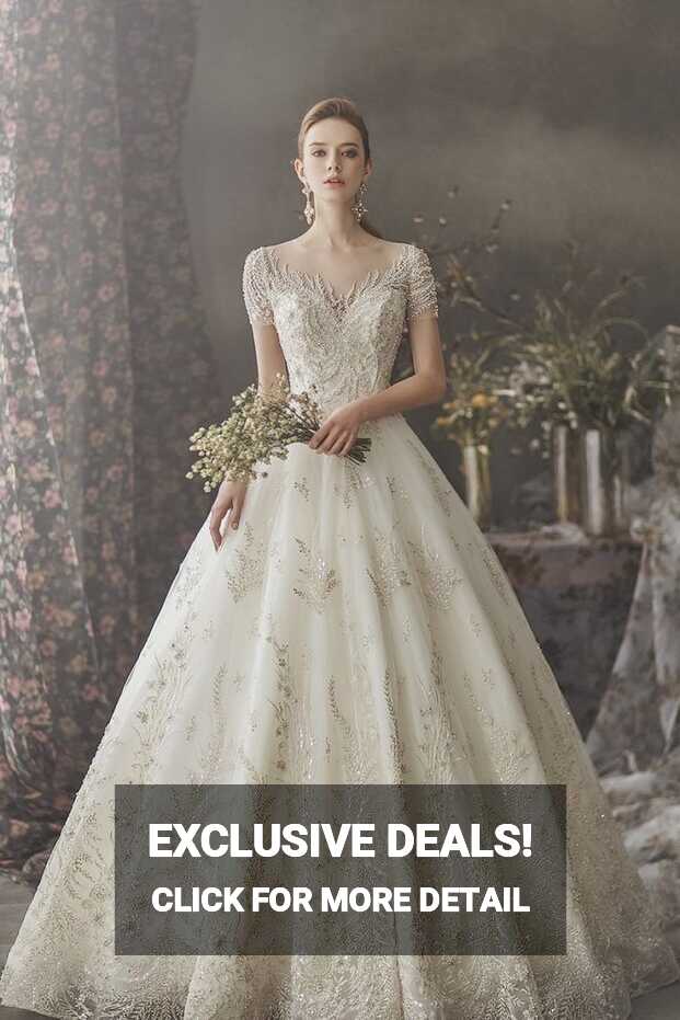 15 Whimsical Glam Wedding Dresses Featuring Romantic Detailing