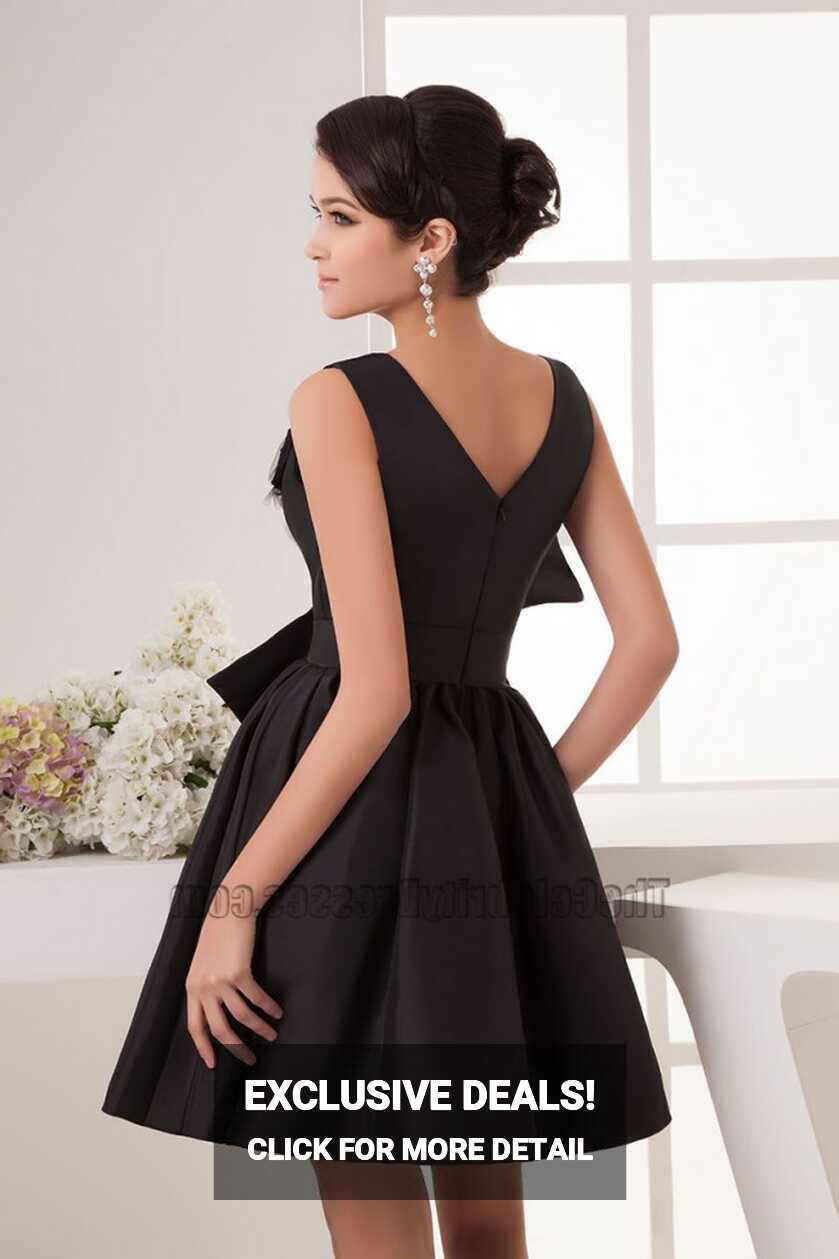 Chic Short A-Line Black V-Neck Cocktail Graduation Party Dresses ...