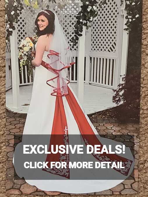 David&#39;s Bridal A-Line V-Neck Corset Halter Floor Gown w Accessori ...