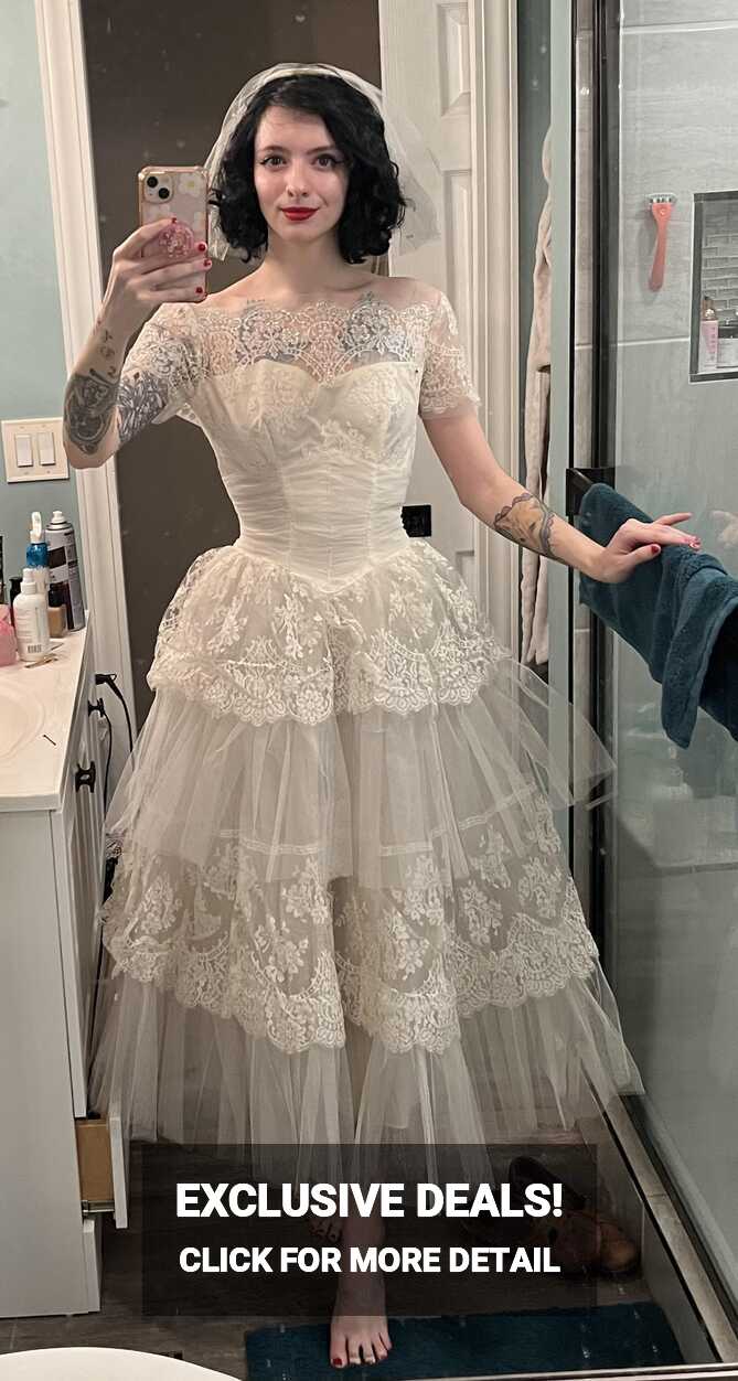 Found the most beautiful 1950s wedding dress : r/VintageFashion