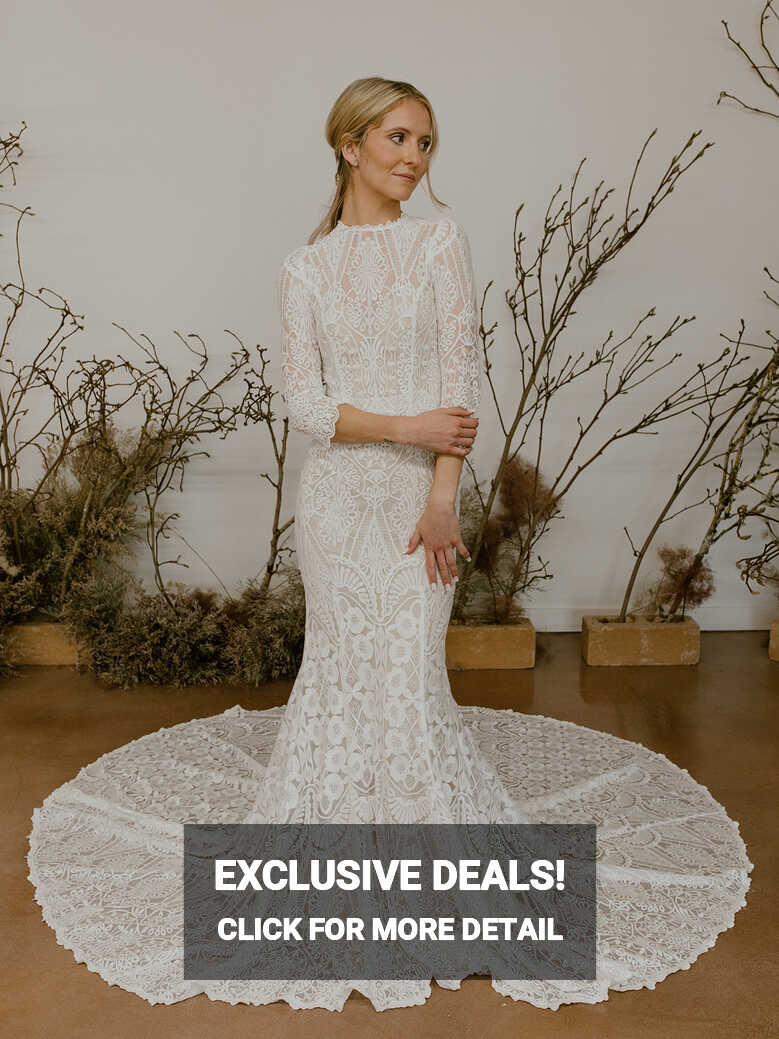 Kate Fitted Elegant Wedding Dress | Dreamers and Lovers