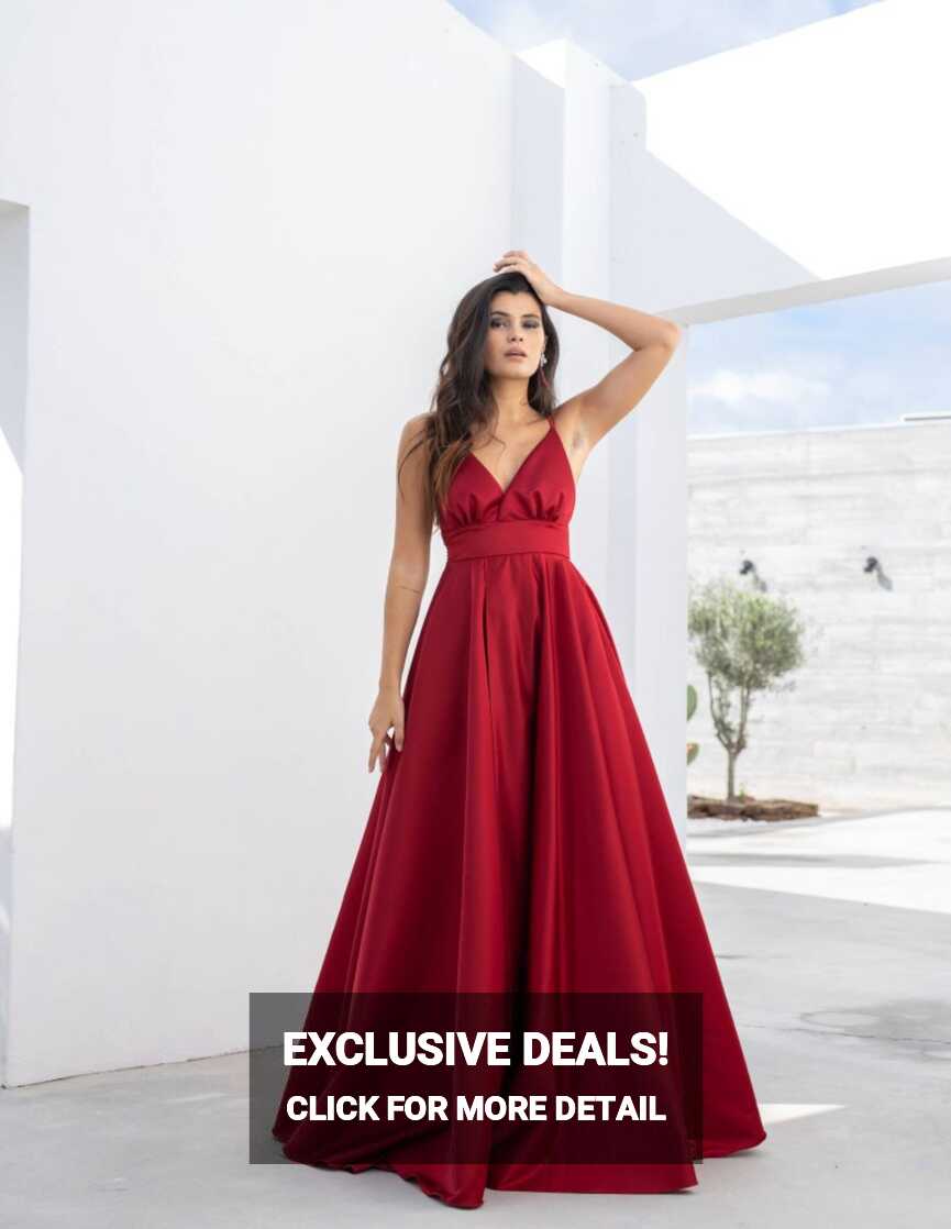 Long red party dress with straps for events | INVITADISIMA