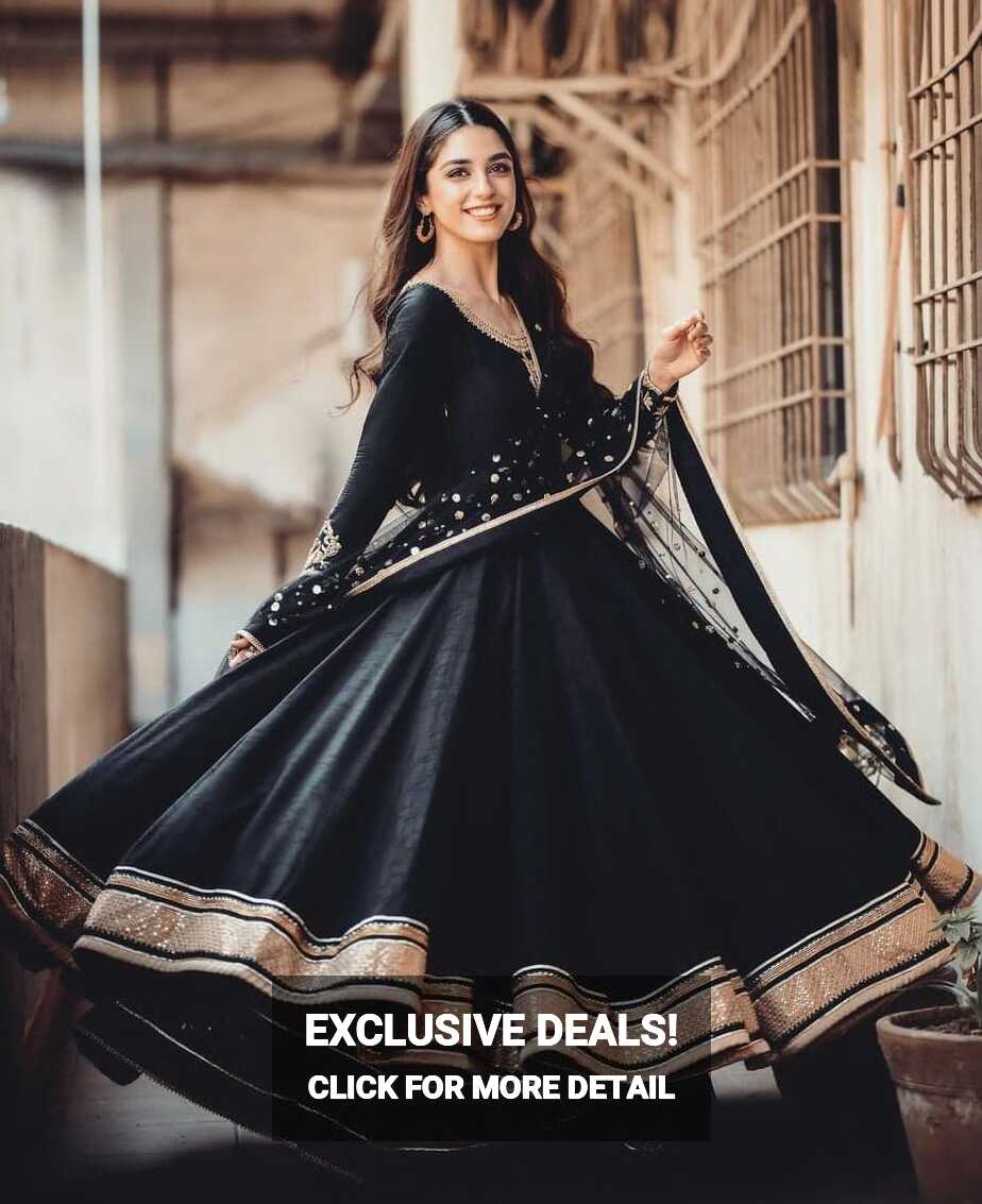 Top Pakistani Actresses In Beautiful Black Dresses | Reviewit.pk