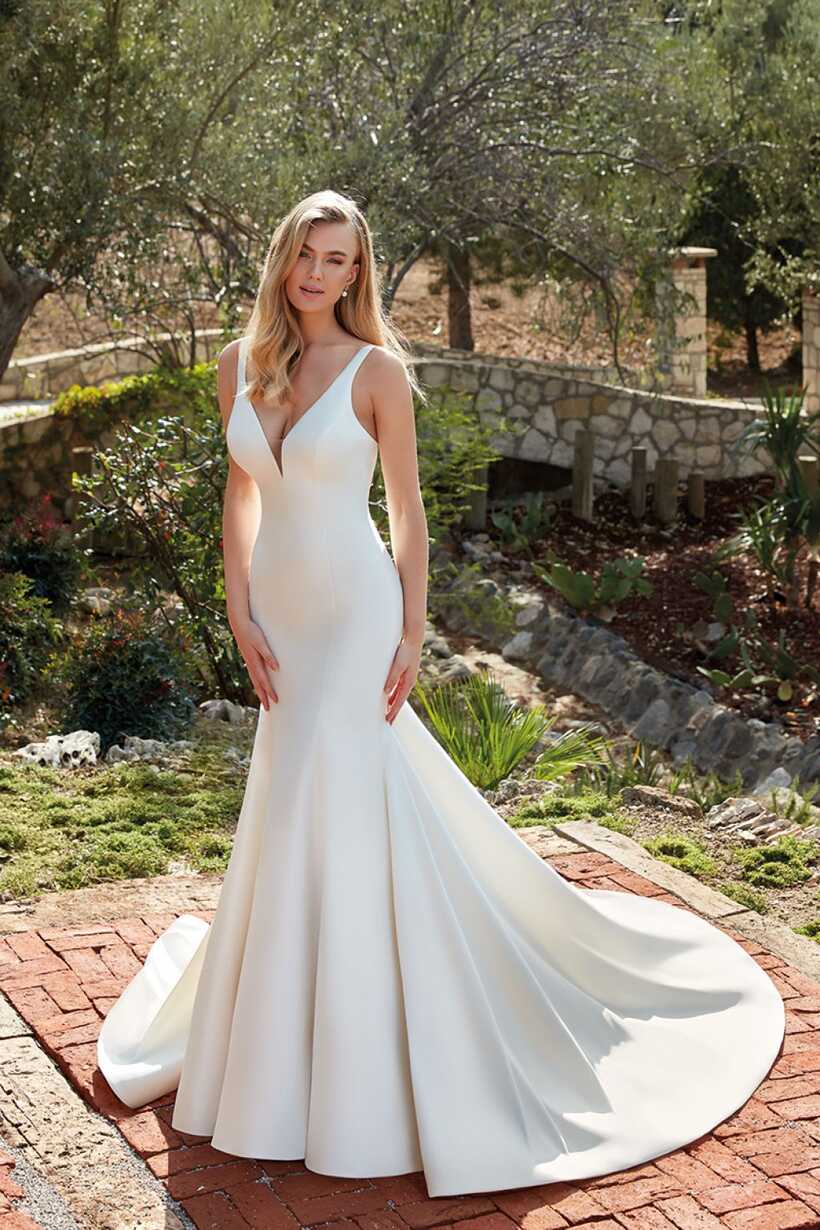 10 Simple Wedding Dress Designs We Love!