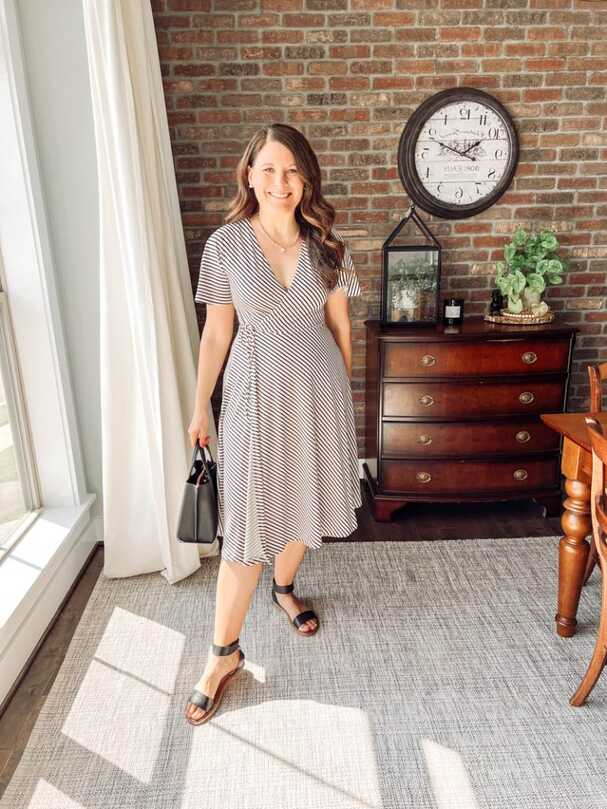 12 Outfit Ideas for How to Wear a Flattering Wrap Dress - Be So You