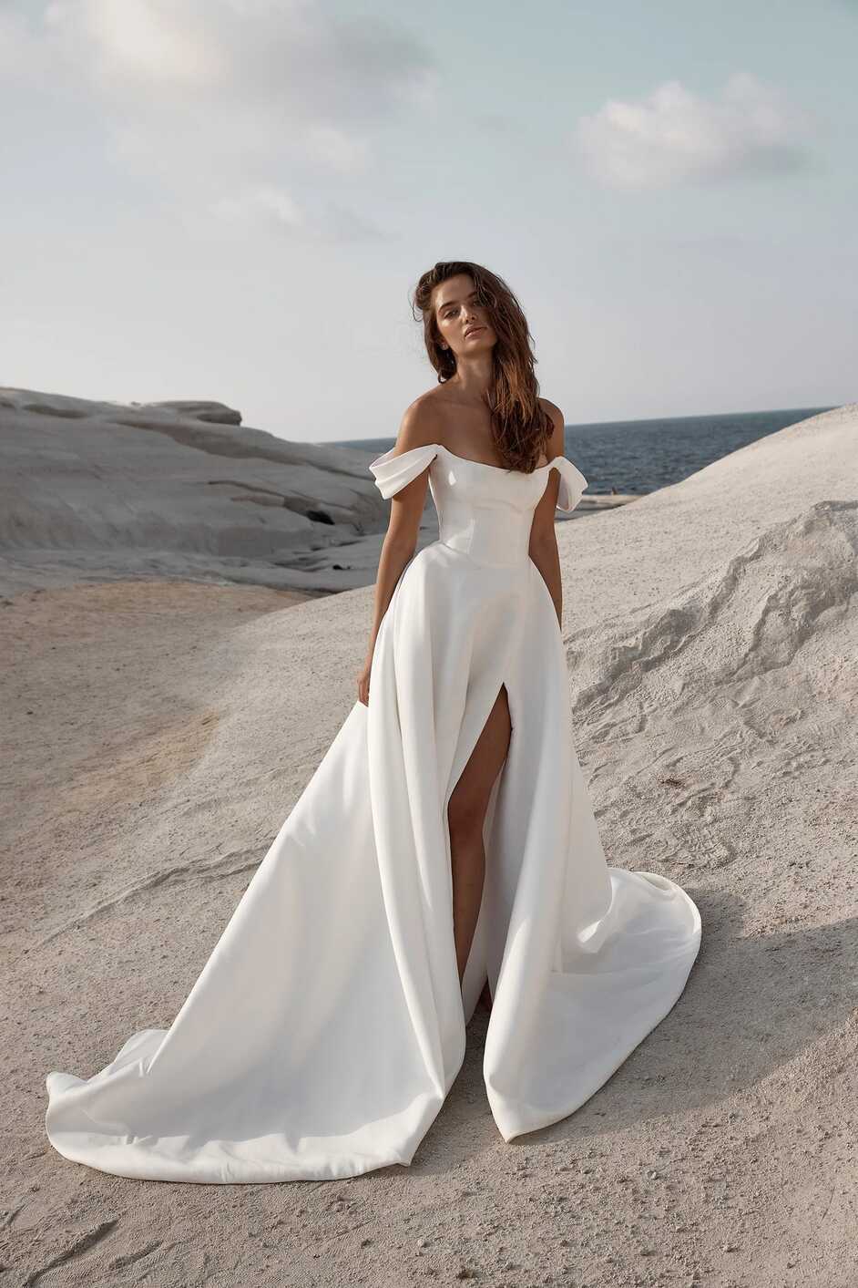 14 Simple &amp; Elegant Wedding Dresses | Nearlywed Weddings