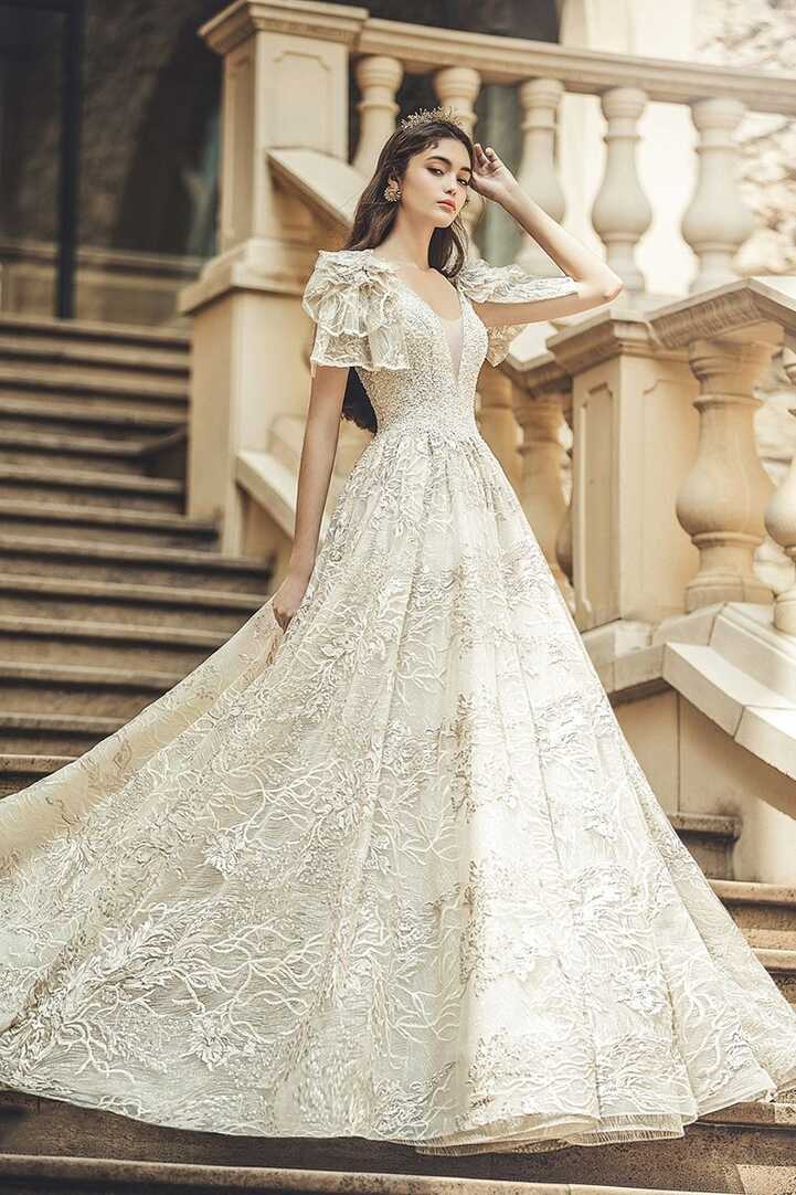 15 Statement Princess Wedding Dresses Fit For A Modern Regal Bride