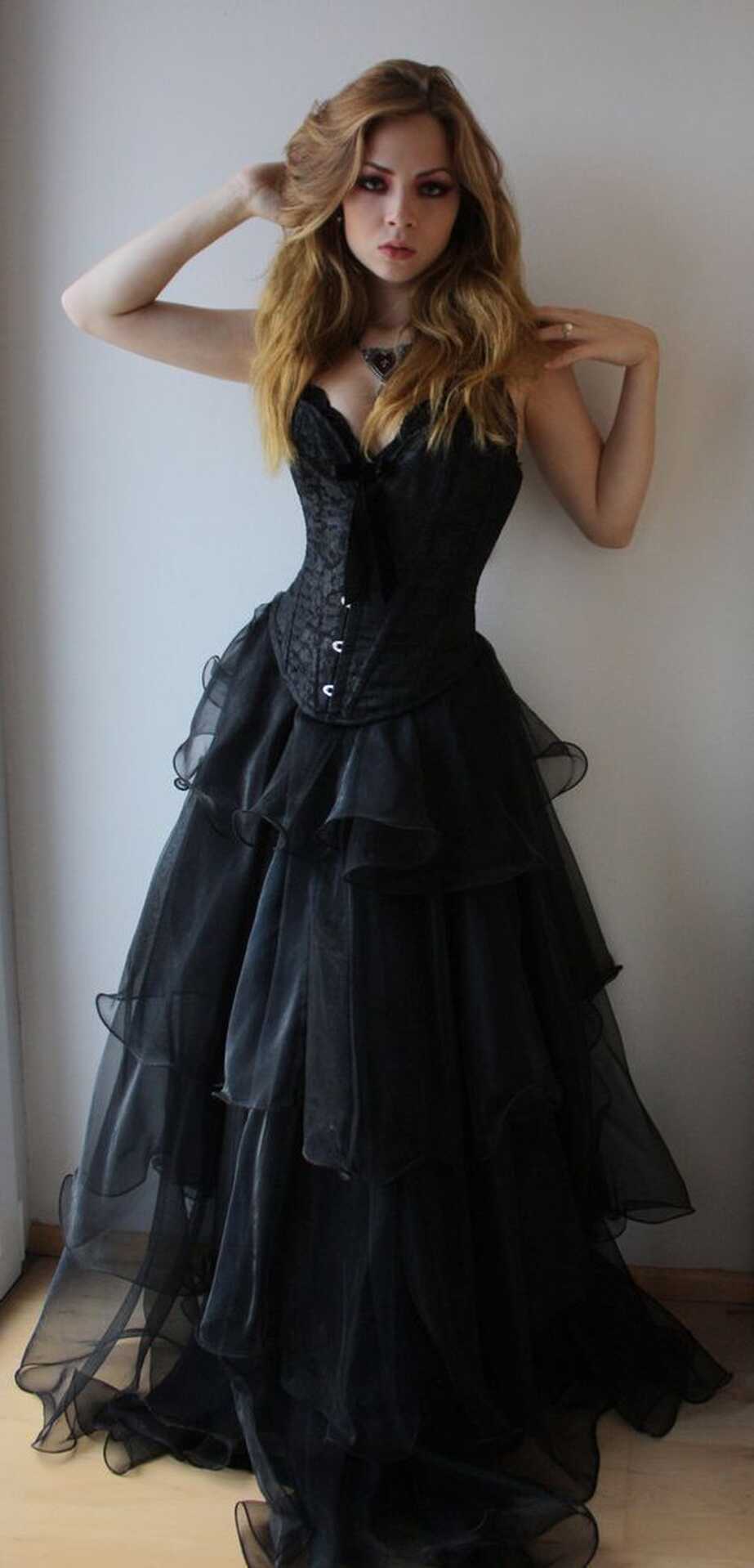 18 Non-traditional Black Gothic Wedding Dresses to Love ...