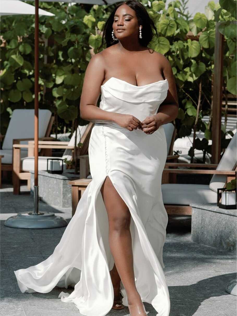 20 Best Plus-Size Beach Wedding Dresses | Boho, Casual, Sexy