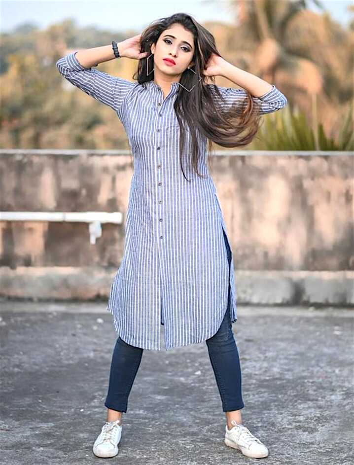 20 Stylish Kurtis to Wear with Jeans | DESIblitz