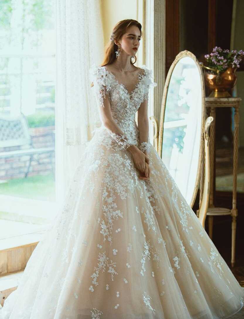 20 Utterly Romantic Wedding Dresses for the Fashion-Forward Bride