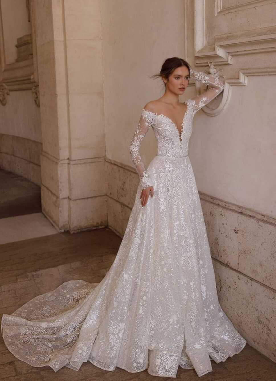 20 Winter Wedding Dress Ideas for Every Type of Bride