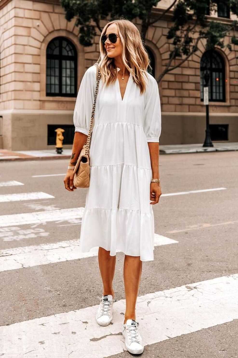 23 Ways to Wear a Pair of White Sneakers - Pretty Designs