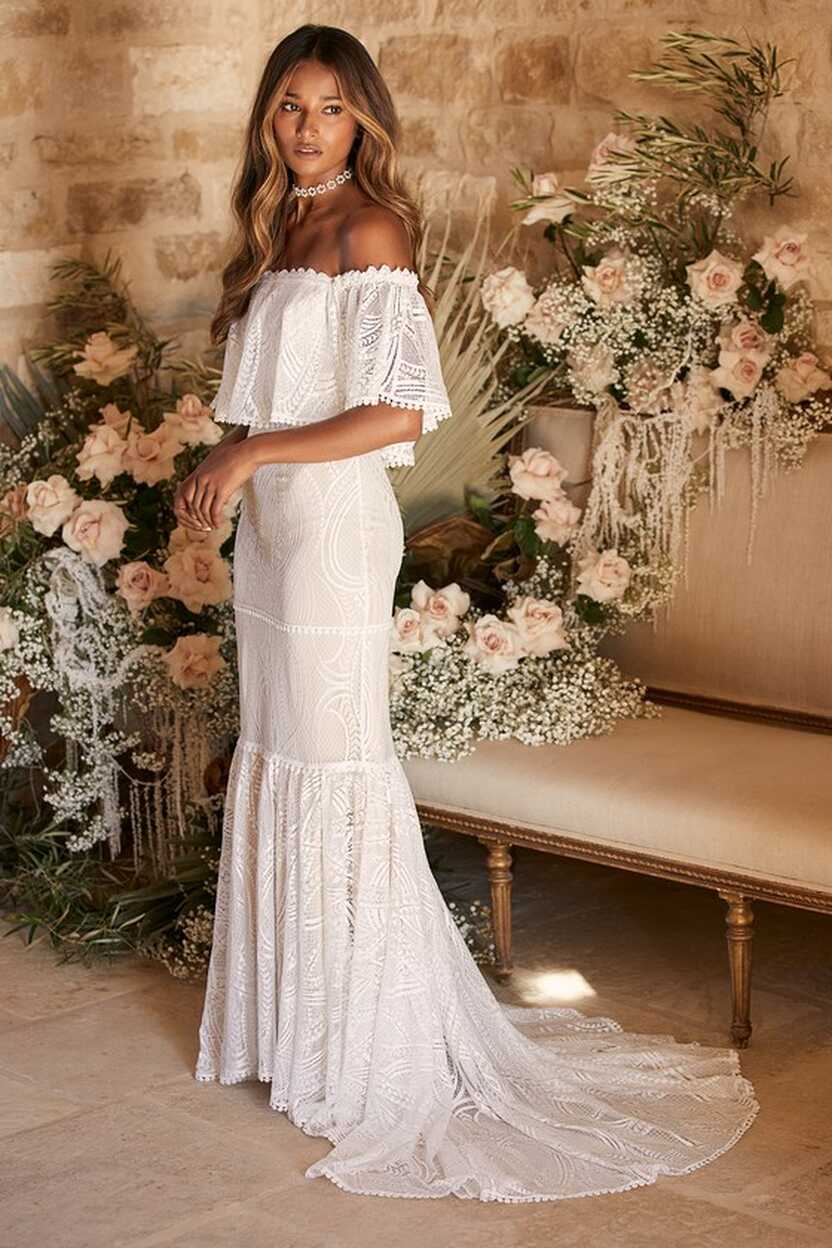 27 Relaxed Wedding Dresses for Casual, Laid-Back Brides [2023]