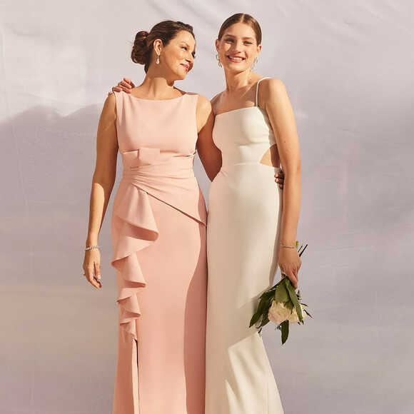 33 Best Mother of the Bride Dresses That Are Not Frumpy