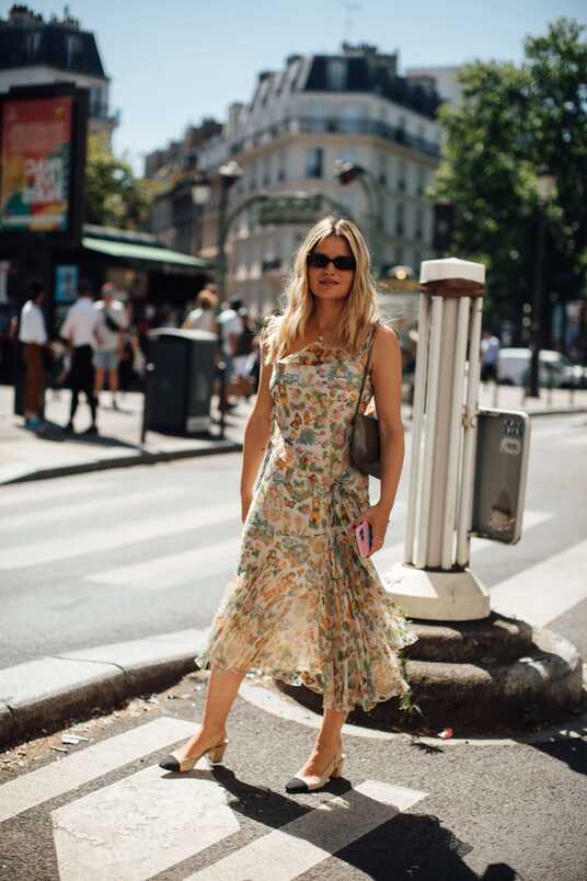 7 Dresses French Women Wear in Summer - Leonce Chenal