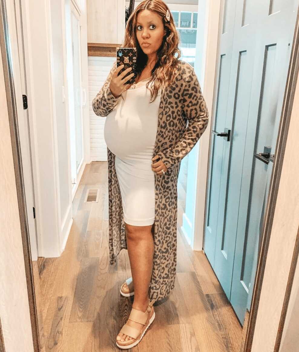 7 Ways to Style Maternity Kimonos - Sexy Mama Maternity