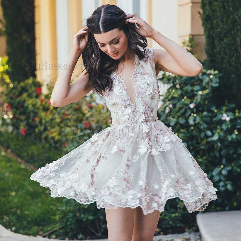 A-Line Floral V-Neck Short White Tulle Homecoming Dress with ...