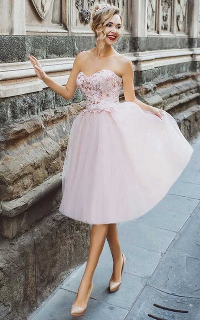 A-Line Knee-Length Sweetheart Sleeveless Tulle Appliques Pleats ...