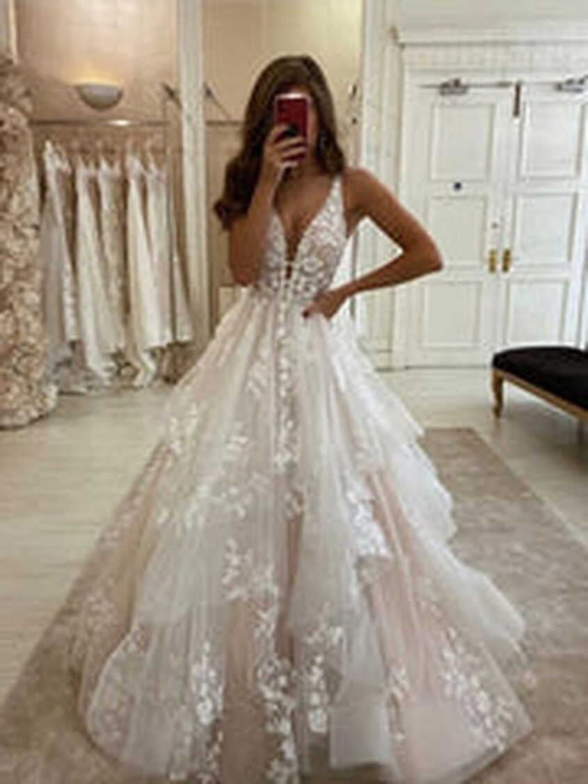 A Line Lace Vintage Wedding Dresses V Neck Sleeveless Bridal Gown ...