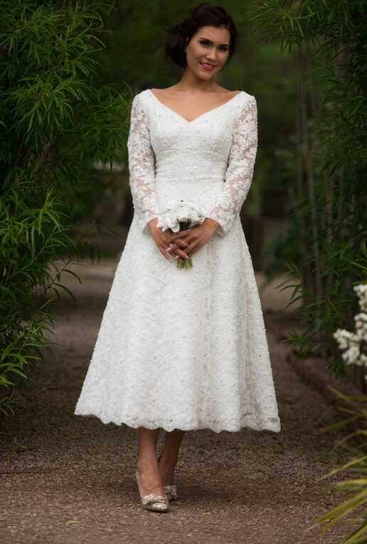 A Simple Short Wedding Dress - Cutting Edge BridesCutting Edge Brides