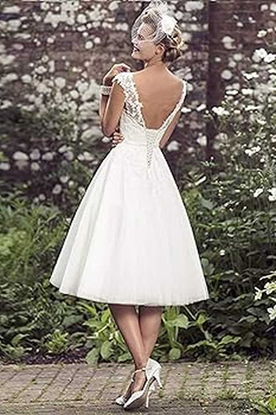 Amazon.com: Short Lace Wedding Dresses Tea Length Bridal Gown V ...