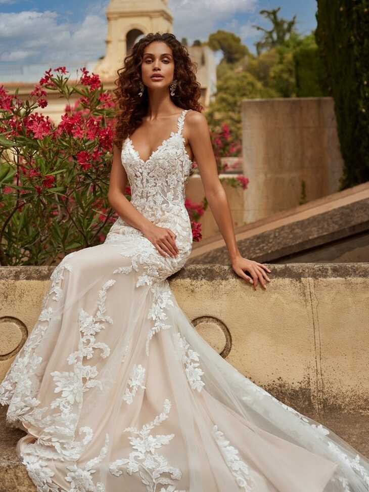 Backless Wedding Dresses - Open &amp; Low Back Gowns