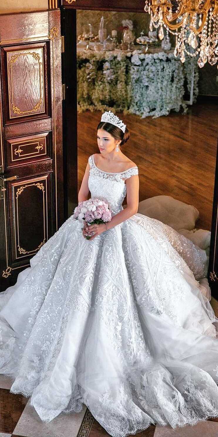 Ball Gown Wedding Dresses: 21 Best Gowns