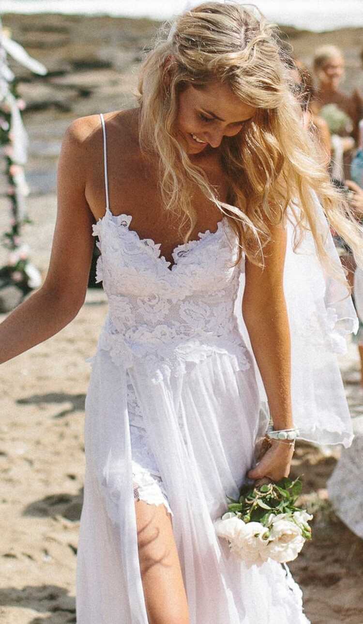 Beautiful Wedding Dresses for Beach Weddings