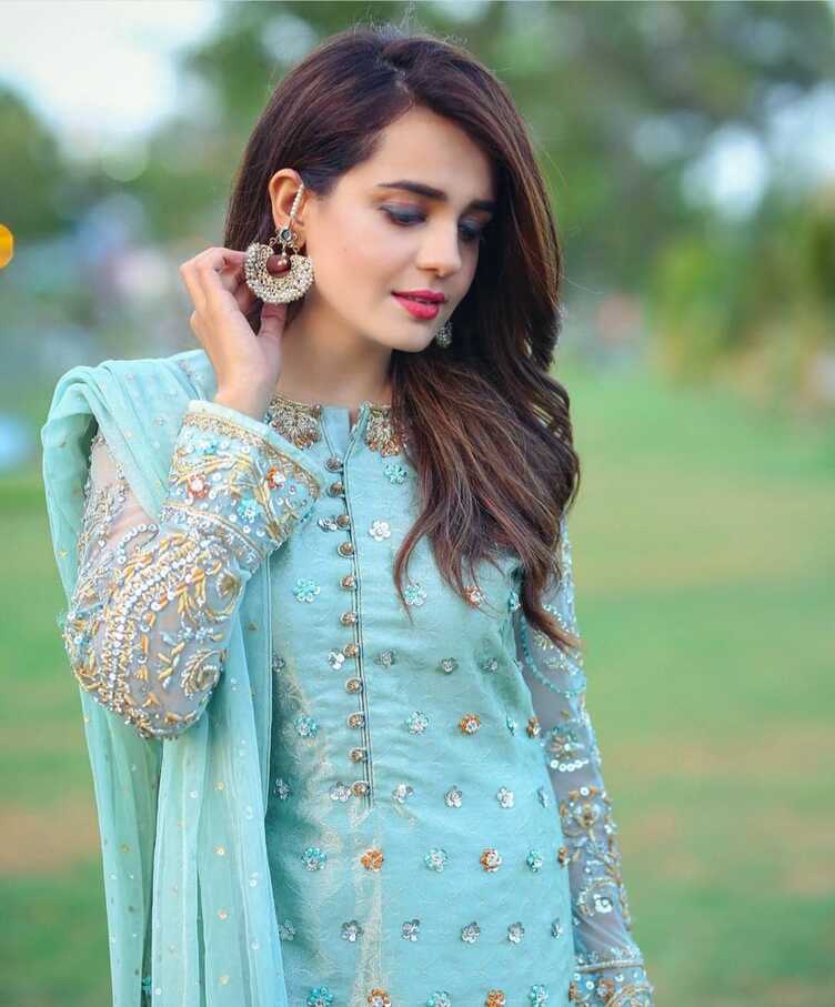 Best EID Dresses Worn By Pakistani Actresses Part 2 | Reviewit.pk