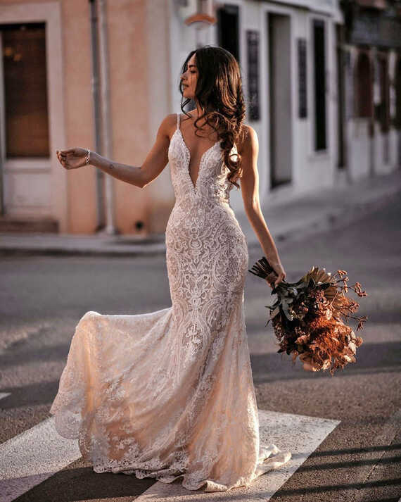 Best Wedding Dresses: 48 Bridal Gowns + Tips / Advice