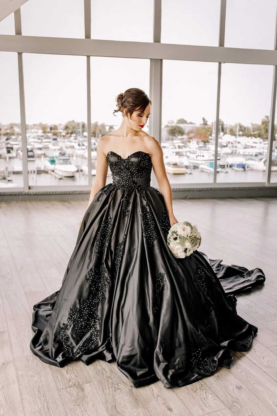 Black Ball Gown Gothic Princess Wedding Dresses Vintage Sweetheart ...