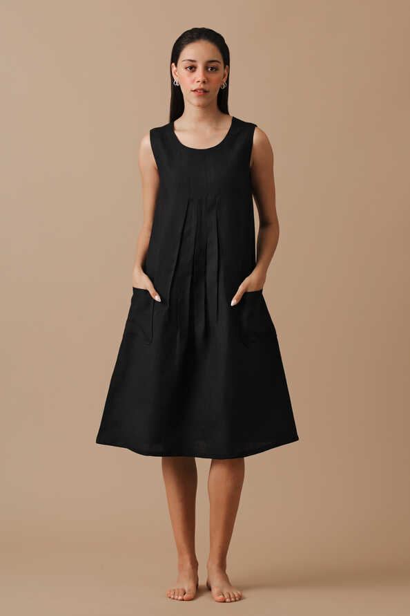 Black Sleeveless Pleated Dress By Turn Black - Of Course I&#39;m ...