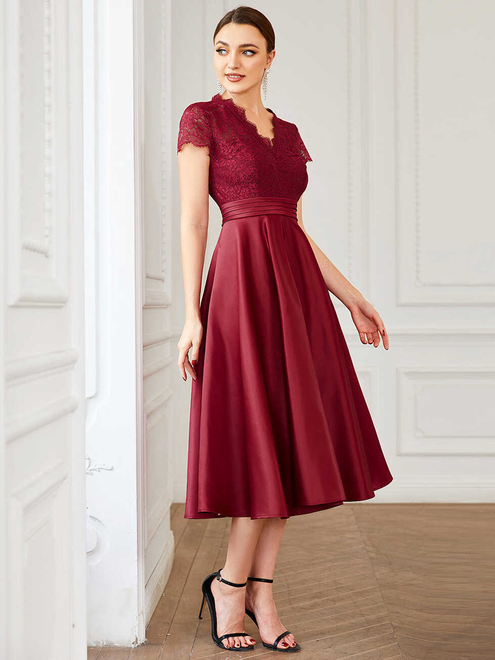 Burgundy Short Sleeves Knee-Length Cocktail Dresses