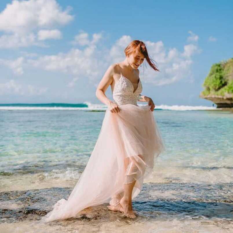 Casual Beach Wedding Dresses: Simple and Affordable