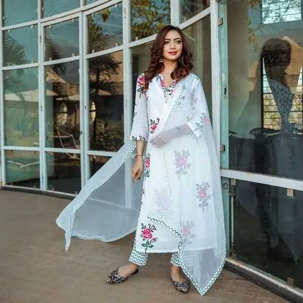 Casual Wear White Designer suit at Rs 595 in Jaipur | ID: 22580996955