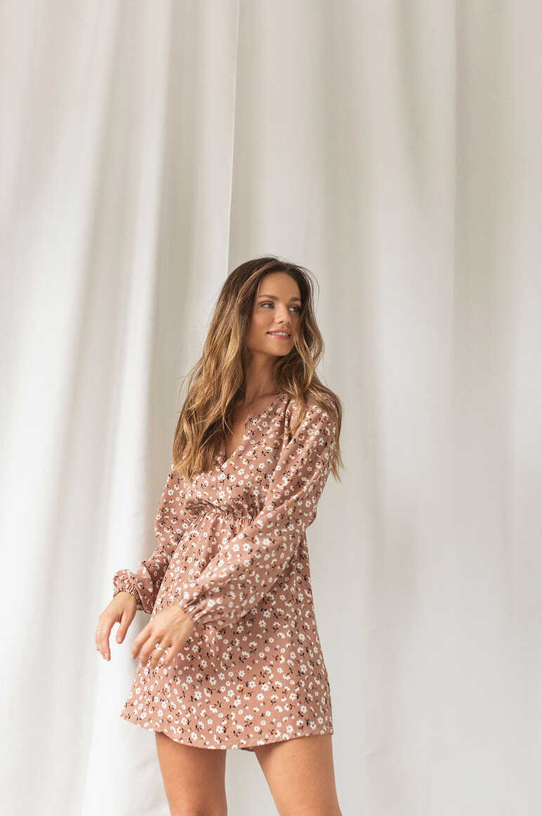 Centrall Short Floral Dress w/ Long Sleeves | La petite garçonne