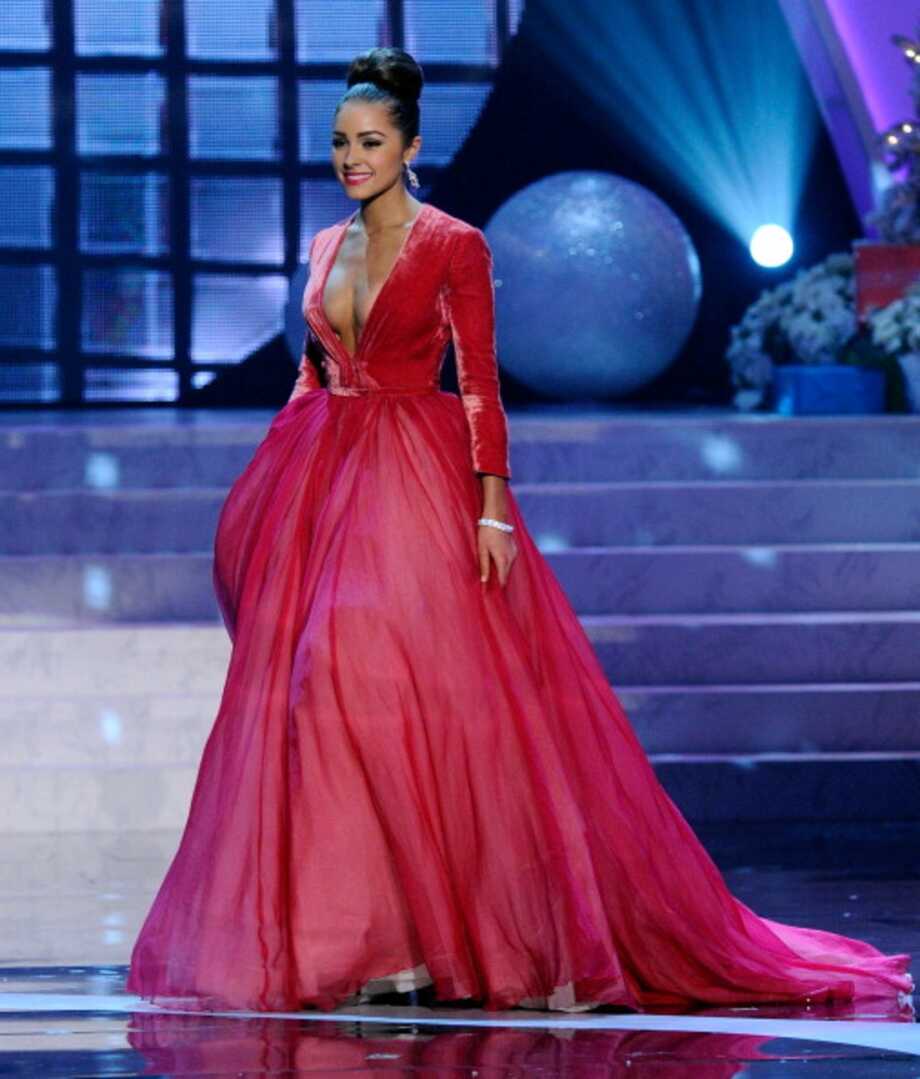 Cheers, Miss Universe, For Wearing a Pageant Gown That Didn&#39;t Suck ...