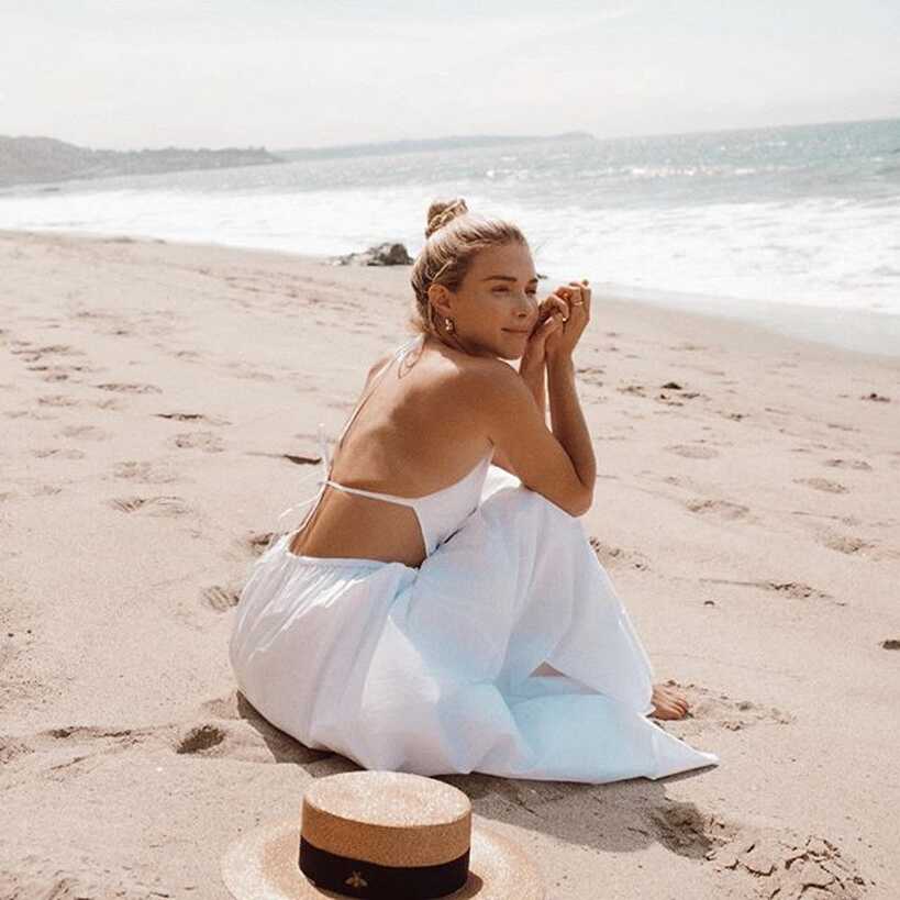 Chic all white beach outfit