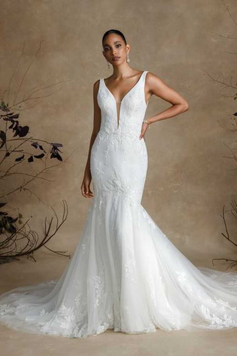 Dramatic Train Wedding Dresses | Long Train Wedding Dresses