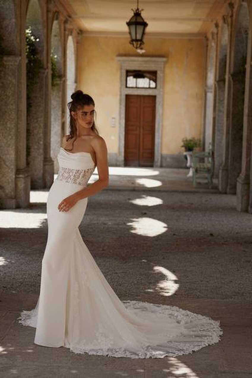 Elegant &amp; Classic Wedding Dresses - Bridal Collection Dresses