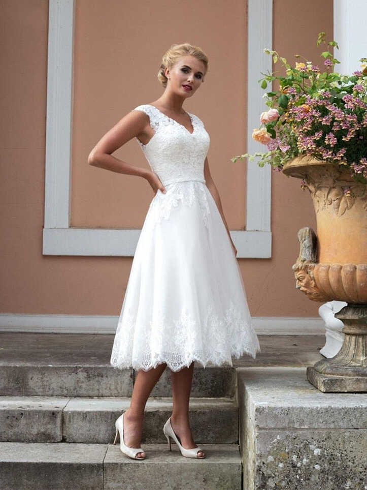 Elegant A Line Short Wedding Dress Sleeveless Lace Tea-Length ...