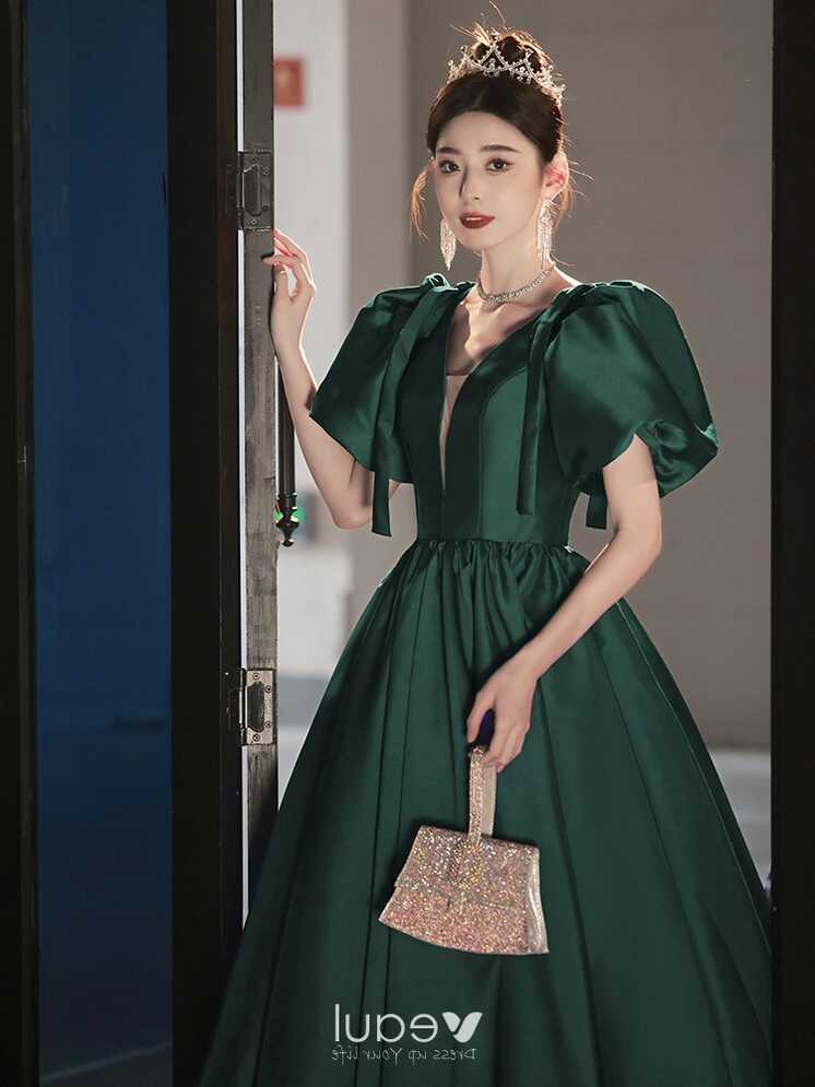 Elegant Dark Green Satin Prom Dresses 2024 A-Line / Princess V ...