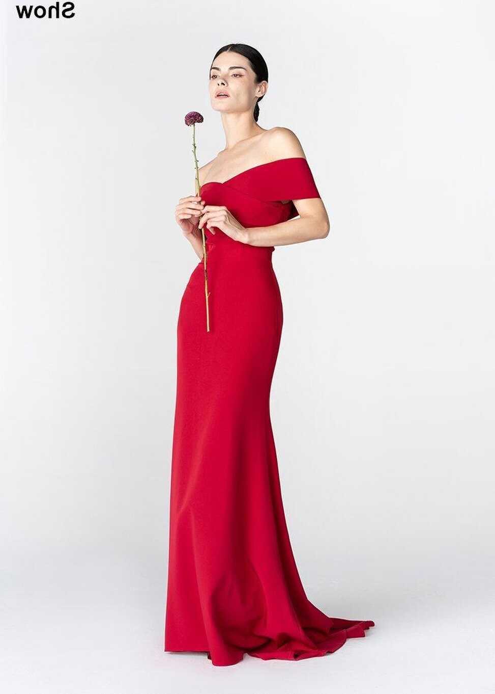 Elegant simple minimalist red long off-shoulder prom bridesmaids ...