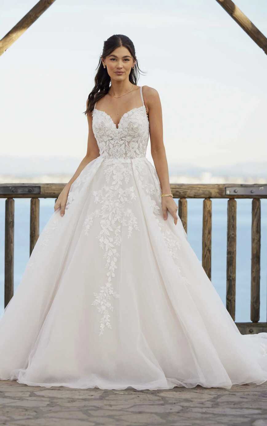 Enchanting Lace Princess Ballgown Wedding Dress with Spaghetti Straps