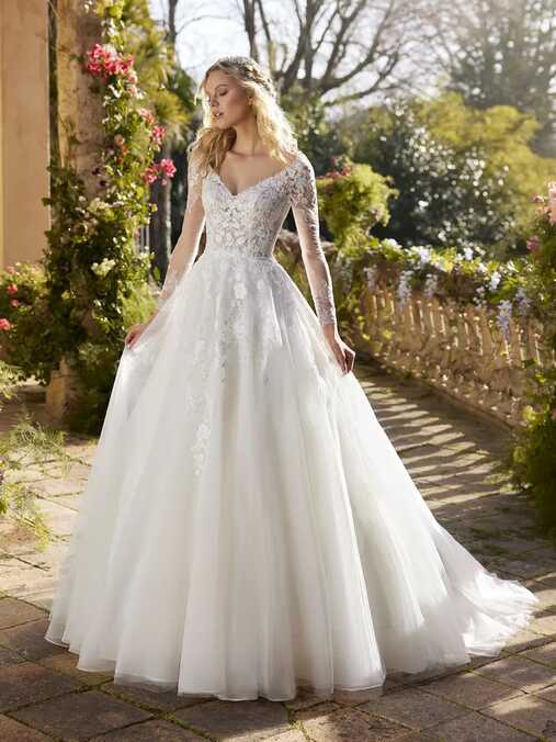 Enchanting princess wedding dress with V-neck and long sleeves ...