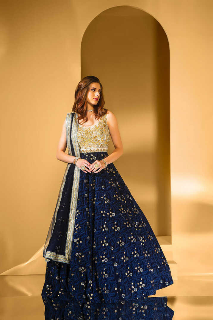 Engagement Gowns For Indian Bride Sale Online | www ...